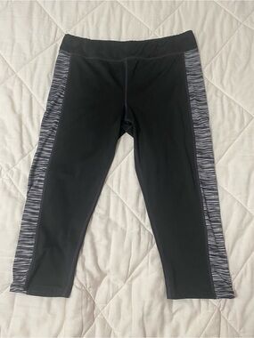 Girls' Black Active Capri Leggings with Heathered Side Panels 1X
